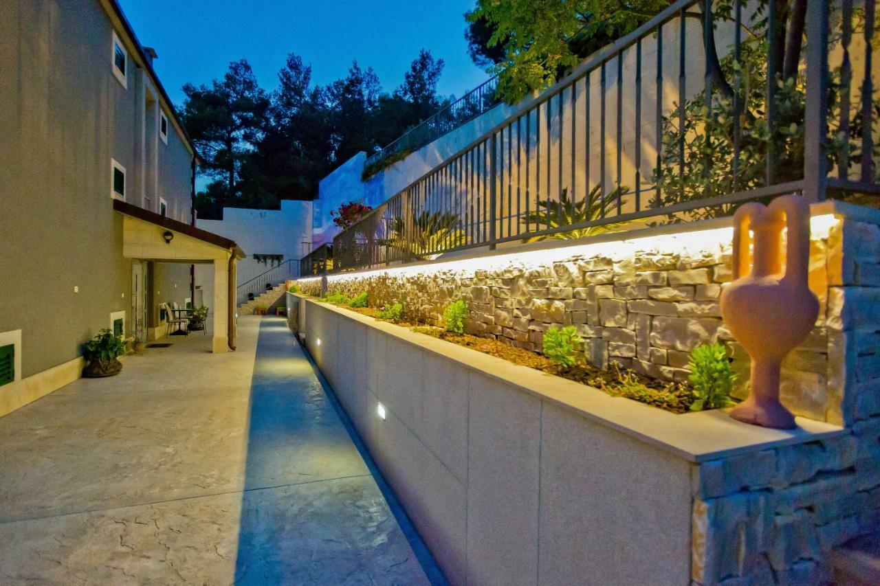 Island Hvar Seaside Villa Levanda With Beach, Pool & Seaview ฮวาร์ ภายนอก รูปภาพ