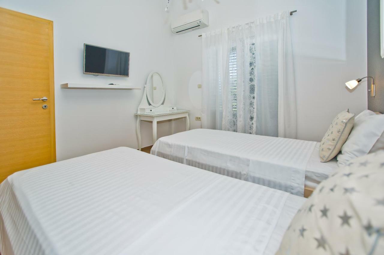 Island Hvar Seaside Villa Levanda With Beach, Pool & Seaview ฮวาร์ ภายนอก รูปภาพ