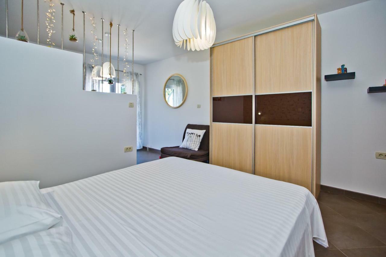 Island Hvar Seaside Villa Levanda With Beach, Pool & Seaview ฮวาร์ ภายนอก รูปภาพ